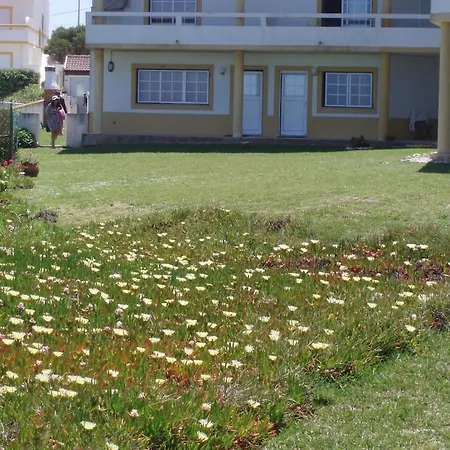 Baleal, By The Sea With Swimming Pool Apartment